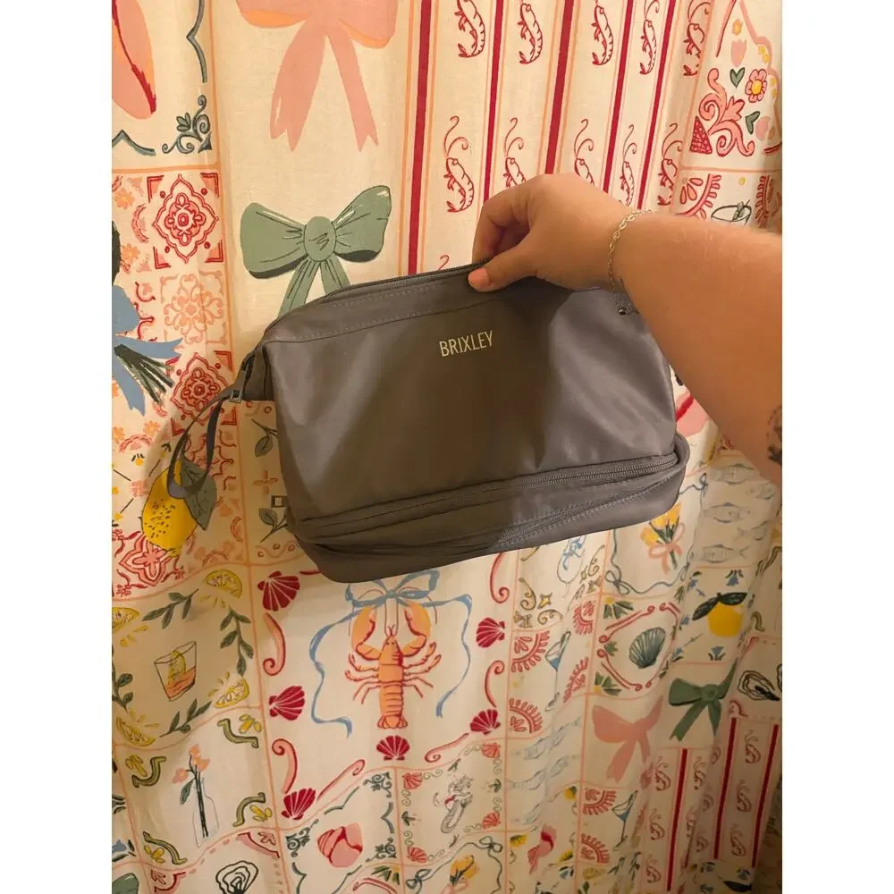 Brixley Toiletry Bag in Gray